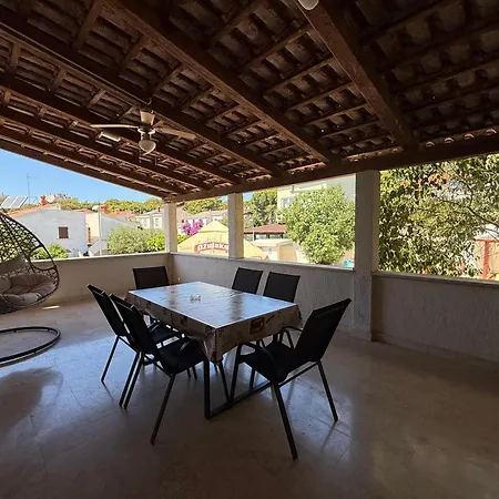 Apartment Paradiso Arx I *